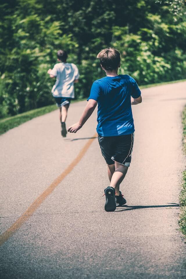 children running