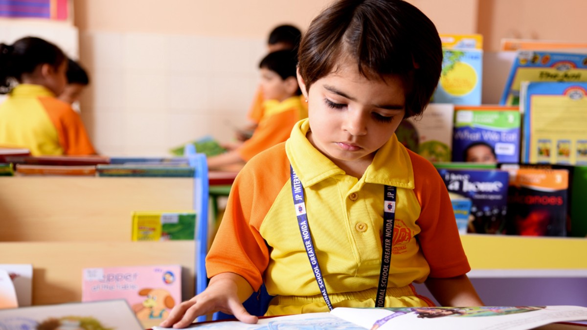 can autistic child go to normal school